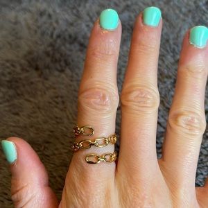 Adjustable chain link wrap around ring